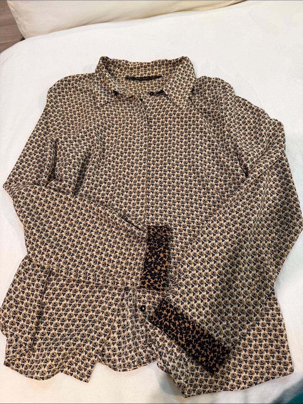Zara Cream and Black Printed Long-Sleeve Blouse